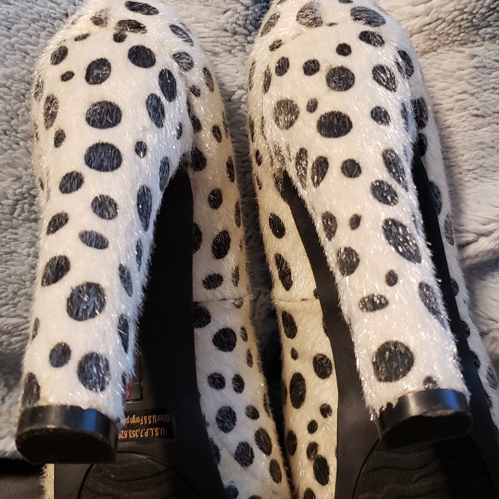 Shoes - Picture 2 of 4